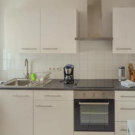 Appartement Sweethome - Ruhig - Grosse Kueche, Balkon, Stellplatz, Wifi Maagdenburg