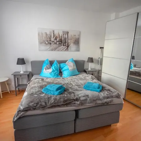 Sweethome - Ruhig - Grosse Kueche, Balkon, Stellplatz, Wifi