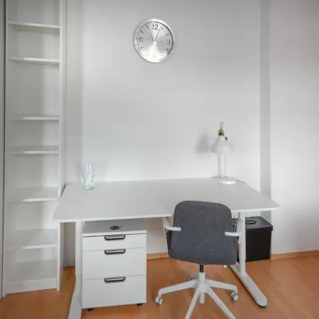 Sweethome - Ruhig - Grosse Kueche, Balkon, Stellplatz, Wifi Appartement Maagdenburg