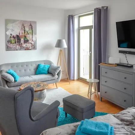 Sweethome - Ruhig - Grosse Kueche, Balkon, Stellplatz, Wifi * Maagdenburg