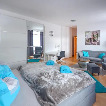 Appartement Sweethome - Ruhig - Grosse Kueche, Balkon, Stellplatz, Wifi *