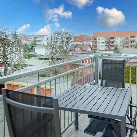 Sweethome - Ruhig - Grosse Kueche, Balkon, Stellplatz, Wifi 아파트 *