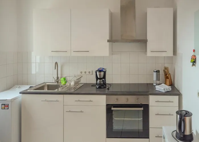 Appartement Sweethome - Ruhig - Grosse Kueche, Balkon, Stellplatz, Wifi Maagdenburg