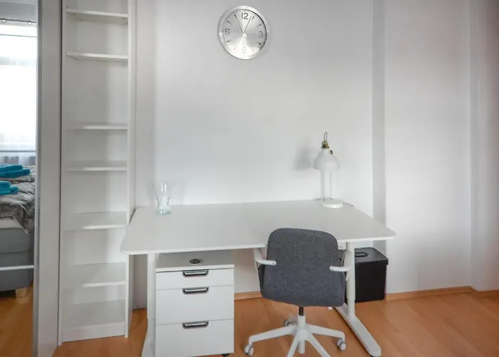 Sweethome - Ruhig - Grosse Kueche, Balkon, Stellplatz, Wifi Appartement Maagdenburg