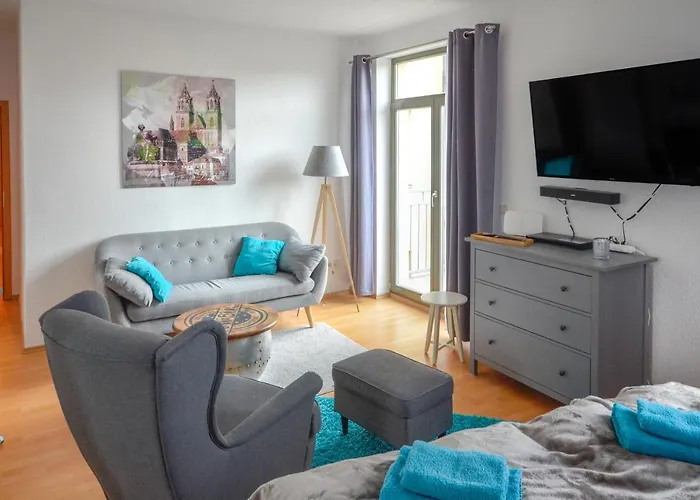 Sweethome - Ruhig - Grosse Kueche, Balkon, Stellplatz, Wifi * Maagdenburg