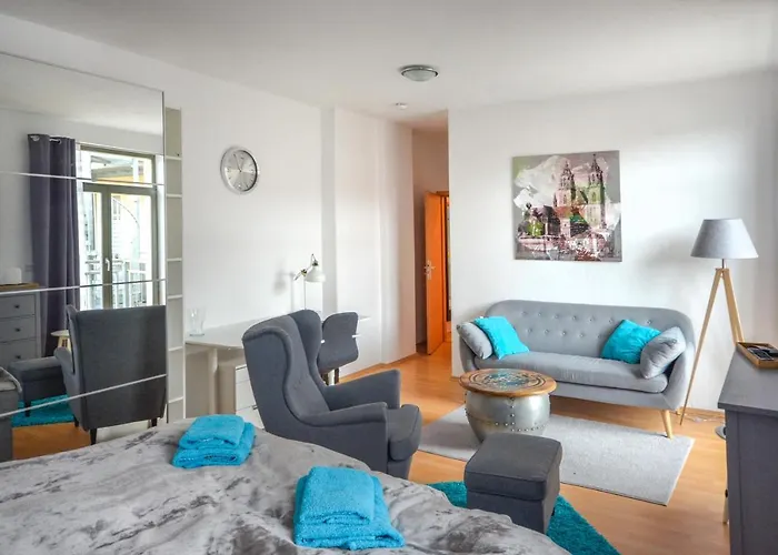 Sweethome - Ruhig - Grosse Kueche, Balkon, Stellplatz, Wifi