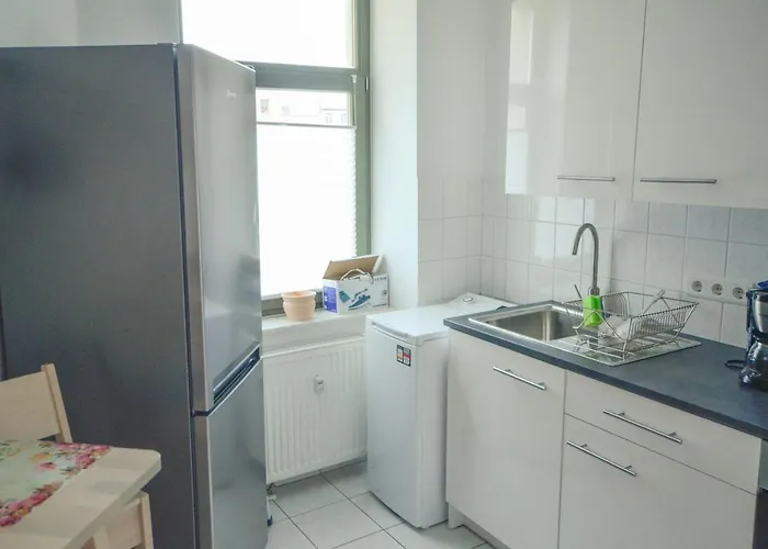 Appartement Sweethome - Ruhig - Grosse Kueche, Balkon, Stellplatz, Wifi Maagdenburg