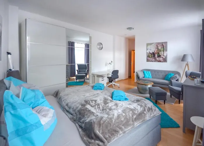 Appartement Sweethome - Ruhig - Grosse Kueche, Balkon, Stellplatz, Wifi *