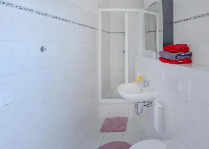 Sweethome - Ruhig - Grosse Kueche, Balkon, Stellplatz, Wifi