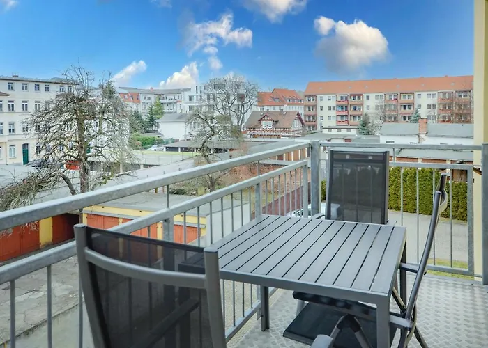 Sweethome - Ruhig - Grosse Kueche, Balkon, Stellplatz, Wifi Appartement *