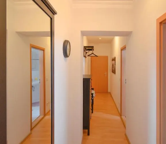 アパート Sweethome - Ruhig - Grosse Kueche, Balkon, Stellplatz, Wifi マクデブルク